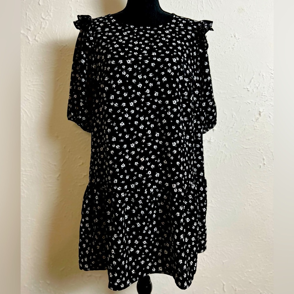 H&M black and white flowers